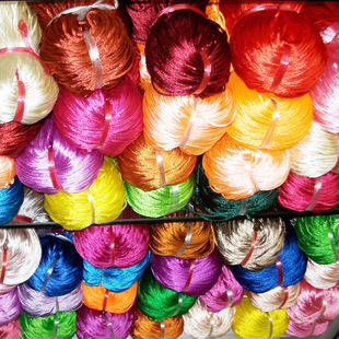 Фабрика прямая продажа цветовой корейская шелковая полиэстерная линия китайская веревка узел множество спецификаций DIY Woven Beam Accessories