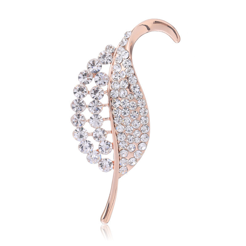韓国の金色のレトロで優雅な花の胸の花はファッションの合金を組み合わせてダイヤモンドのブローチの女性の服を入れてアクセサリーを配合します。|undefined