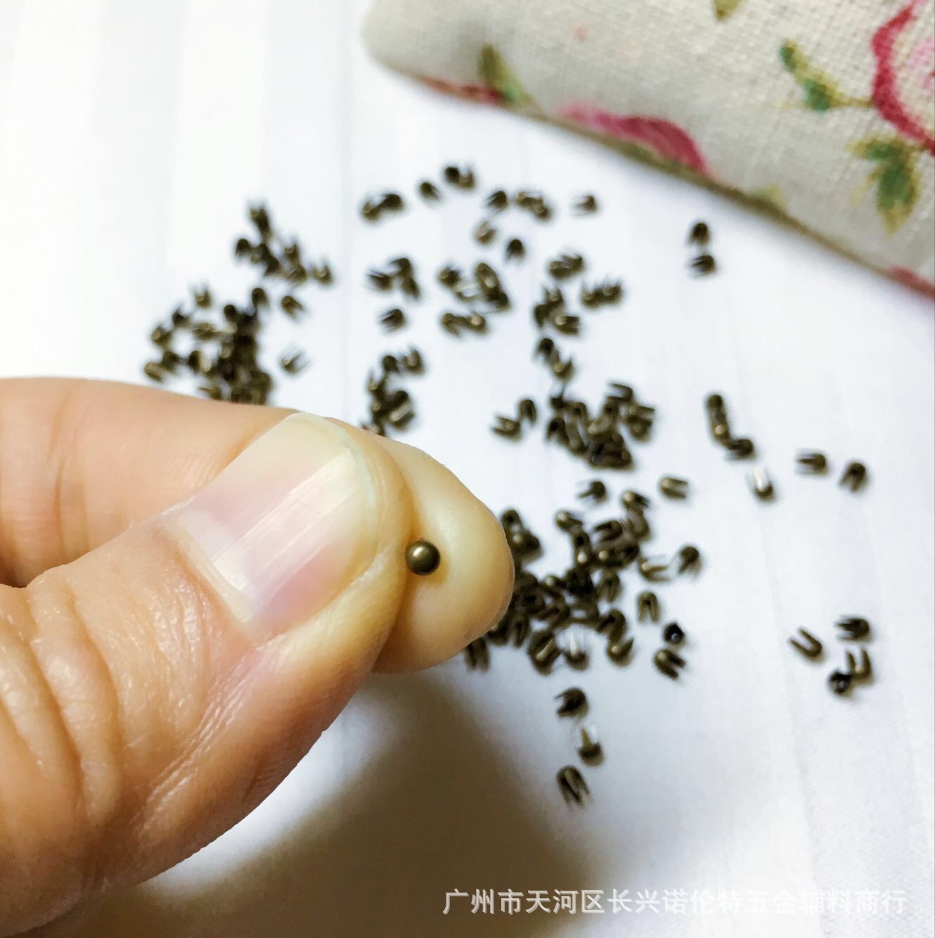 2mm pequeño mini grano garra uñas DIY muñeca ropa zapatos bolsa accesorios bjd bebé remache