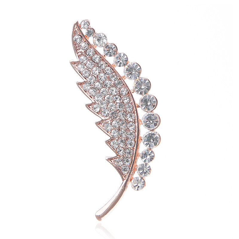 韓国の金色のレトロで優雅な花の胸の花はファッションの合金を組み合わせてダイヤモンドのブローチの女性の服を入れてアクセサリーを配合します。|undefined