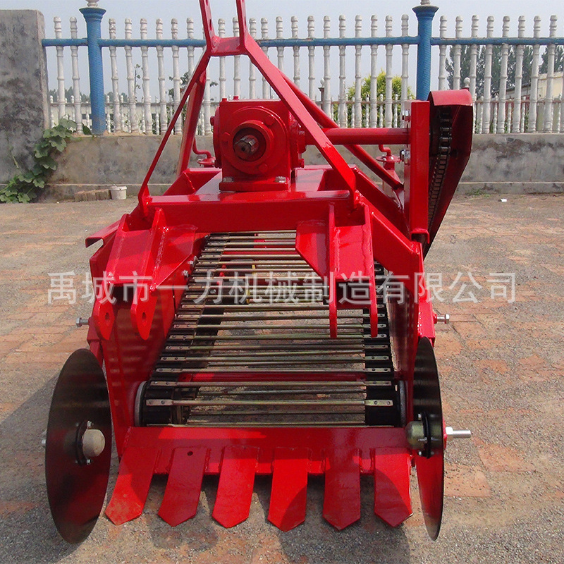 山东厂家供应红薯马铃薯收获机1.6米土豆地瓜机智能高效收割机