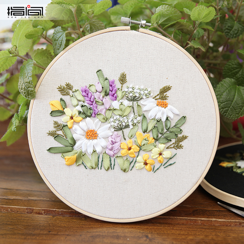 Bordado material de bricolaje Paquete de estilo europeo tridimensional hecho a mano de producción creativa adulto principiante entrada tela cinta bordado colgante pintura