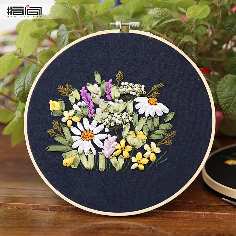 Bordado material de bricolaje Paquete de estilo europeo tridimensional hecho a mano de producción creativa adulto principiante entrada tela cinta bordado colgante pintura
