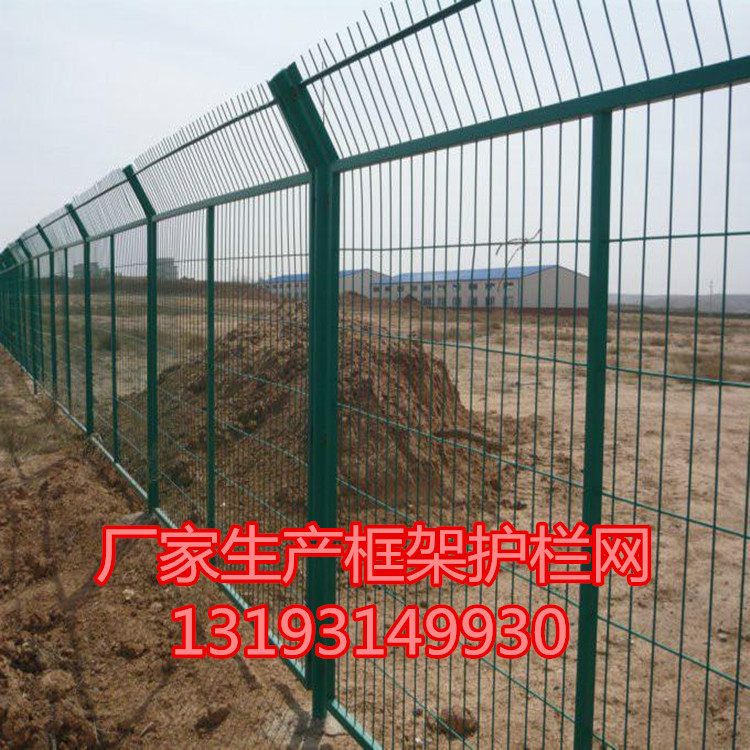 厂家生产框架护栏网高速公路护栏网包塑扁铁围栏网圈山果园护栏网