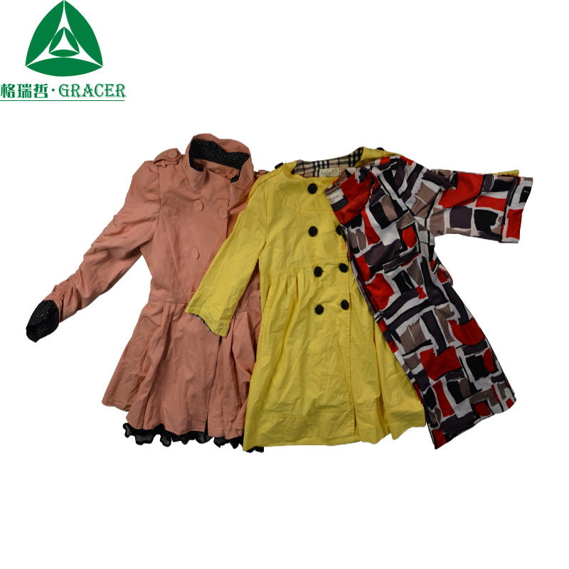 特价衣服整柜混批出口委内瑞拉 玻利维亚 早秋经典收腰修身风衣