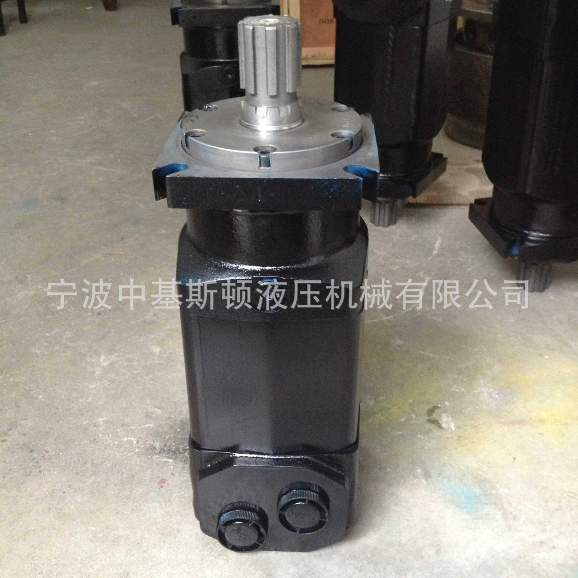 8Y OMV-1600履带式全液压钻机动力头钻树坑大扭矩摆线液压马达