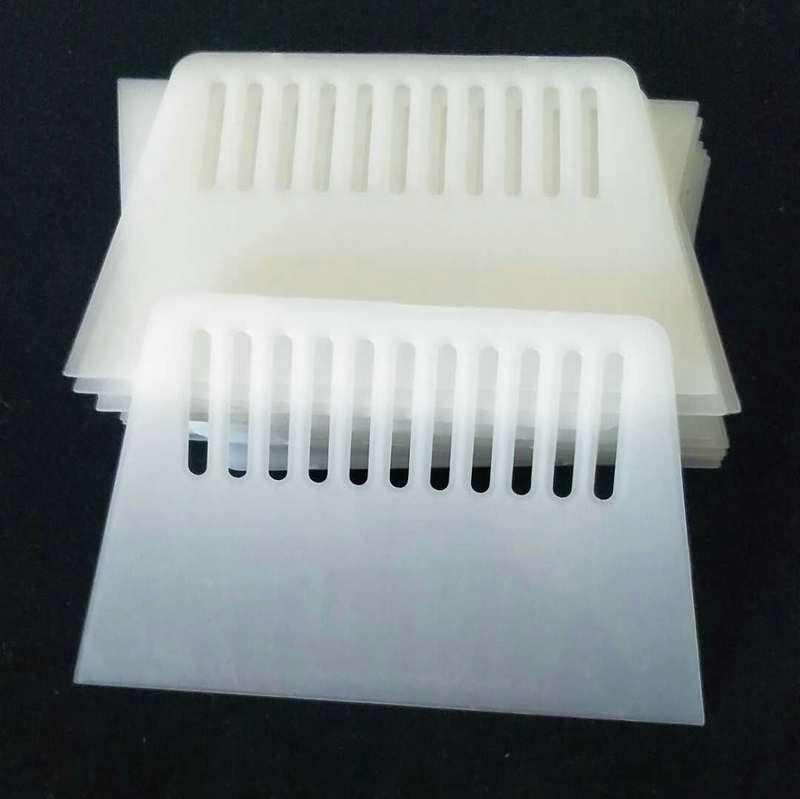 Fábrica al por mayor de una sola capa raspador blanco herramienta de hornear raspador de plástico raspador de masilla raspador de papel tapiz de película
