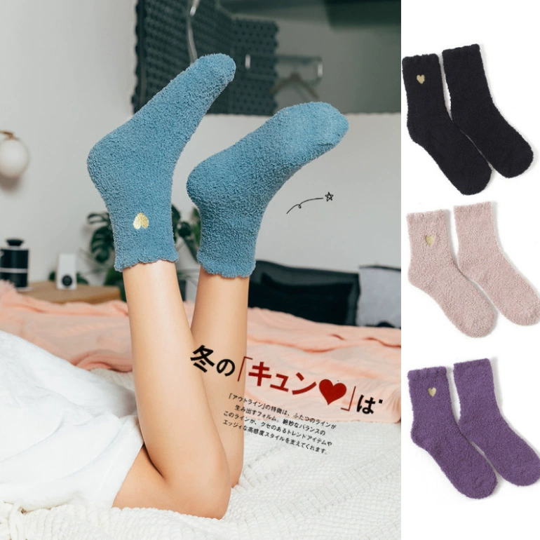 Новинка сезона 24: женские носки с вышивкой золотым сердцем, из кораллового флиса, утолщенные, для сна, повседневные, домашние, для пола