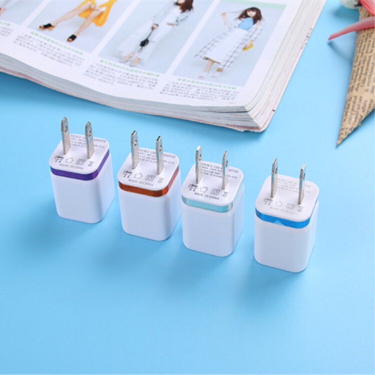 Color dual-port usb mobile phone tablet travel charger dual usb charger Green Dot charging head IC scheme 5V1A