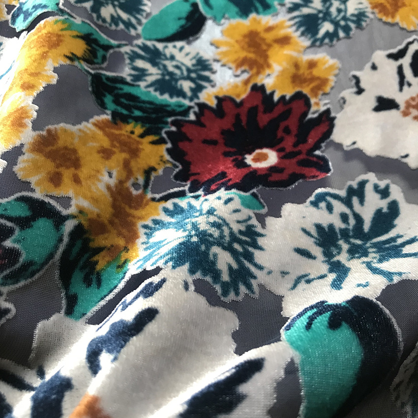 长期供应多种丝绒烂花印花抽象花卉类烧花丝绒梭织面料女装印花布