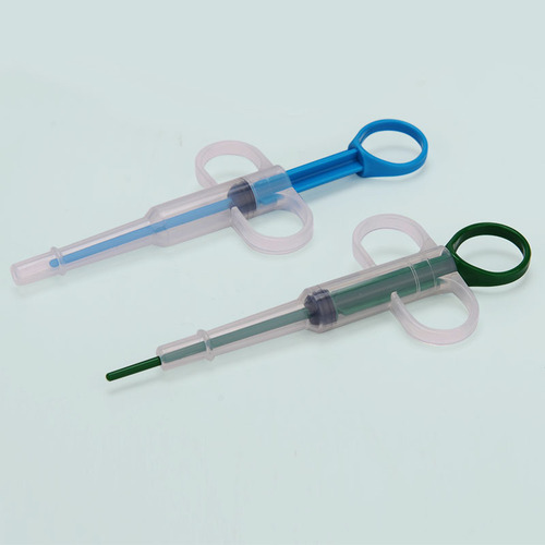 Pet medicine feeder, push-type dog medicine feeder, cat water feeding device, needle-shaped dog and cat medicine feeder