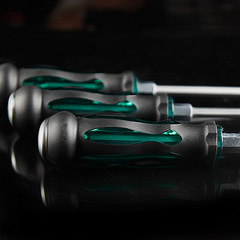 Long-life transparent handle screwdriver, center bit and cross point screwdriver, knock-resistant and oil-resistant manufacturer