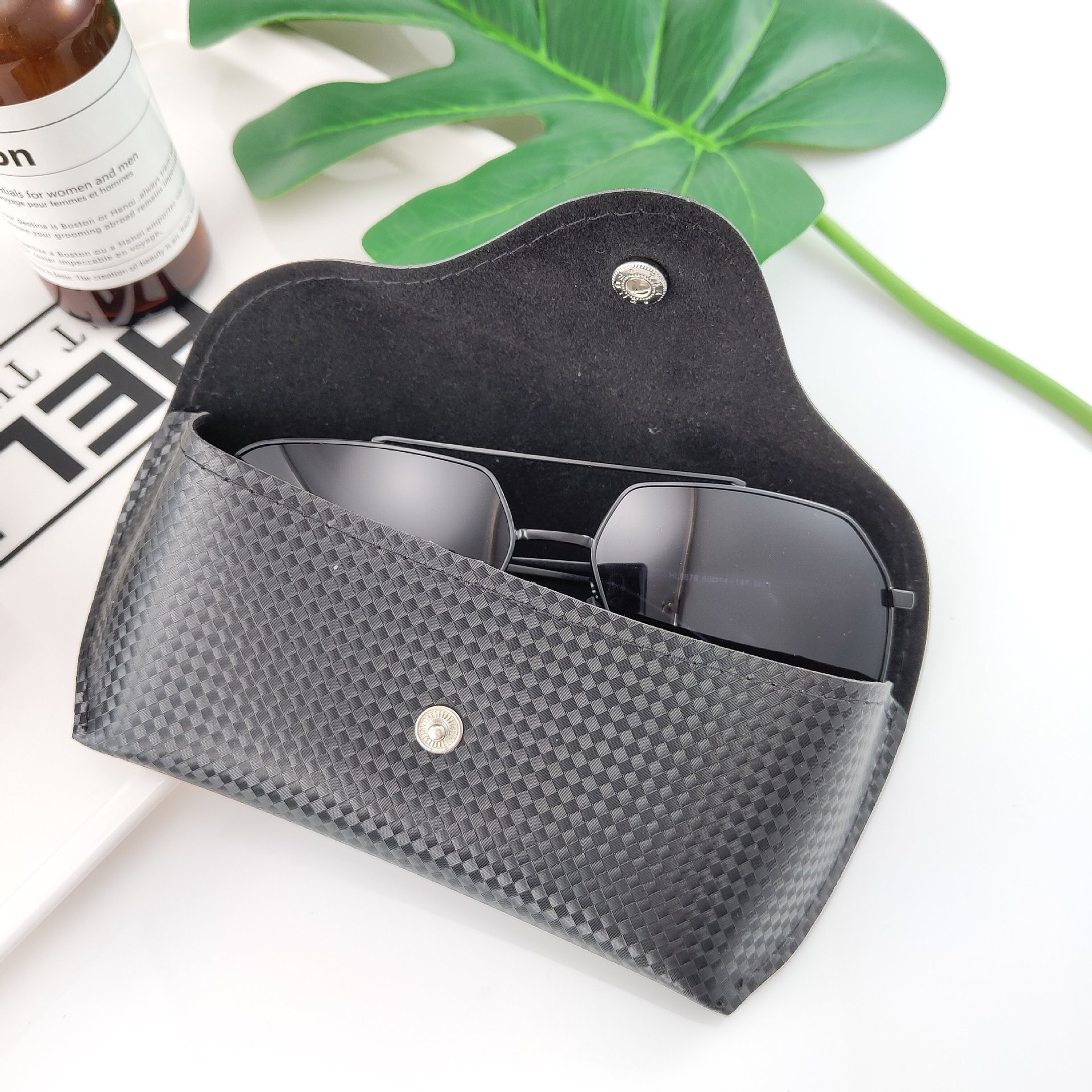 Rain packs ofrece estuches para gafas, paños de fibra para gafas, destornilladores, lentes para gafas, etc. y acepta grandes cantidades para venta al por mayor, con enfoque en la selección de calidad.