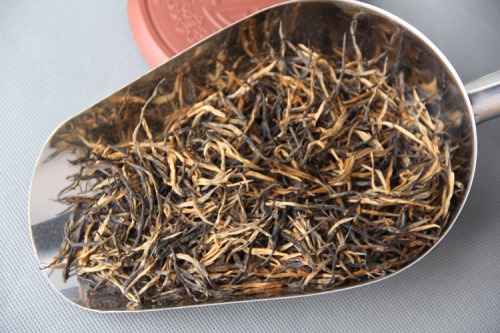 Tea wholesale Yunnan Fengqing Dian Hong Cha Golden Needle straight strip single bud tea Golden Silk Dian Hong Gongfu Black Tea