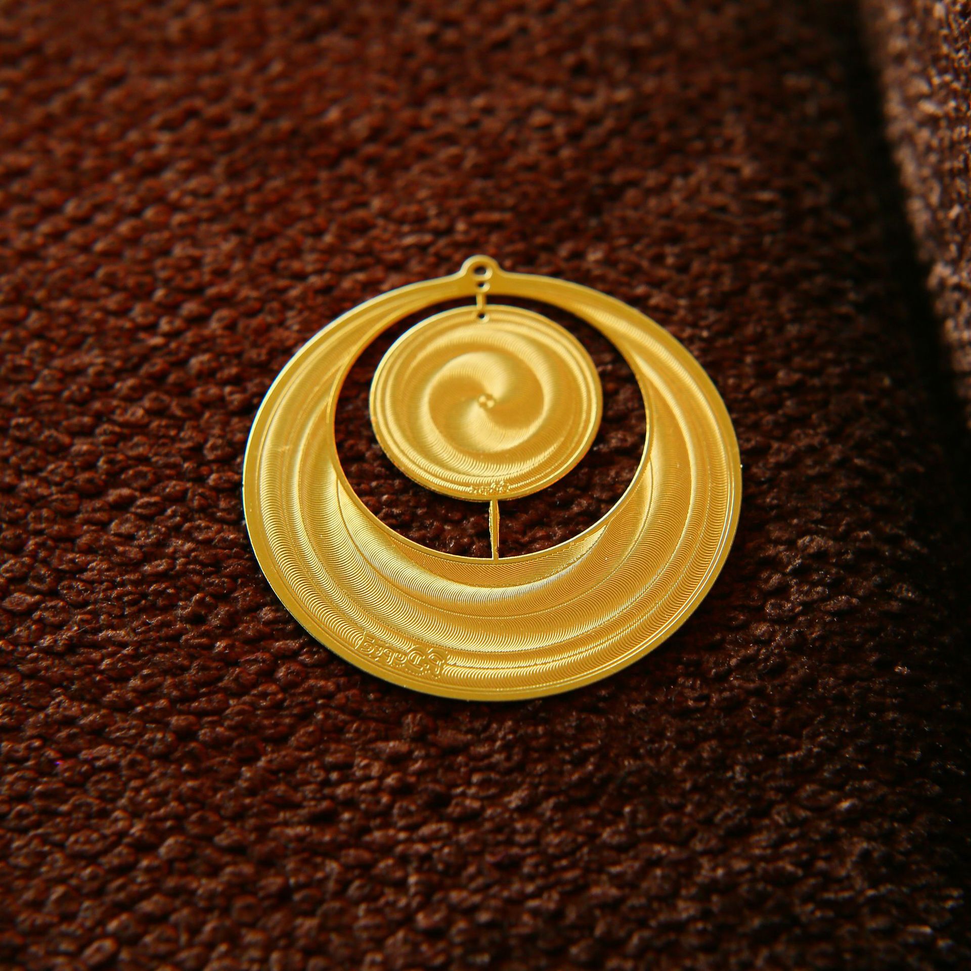 精美不锈钢电镀小饰品吊坠外型自定义花纹镂空拉丝名片店辅会员卡