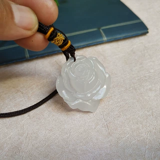 厂家批发阿富汗白玉玫瑰花吊坠新疆白玉花开富贵女款玉饰配件