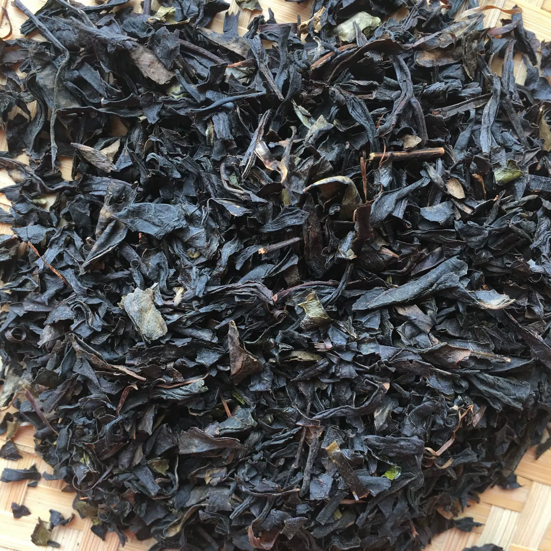 Большой кусок черного чая ломтик измельченного чая 2 класса спецификации ломтиков чая в пакетиках валюты