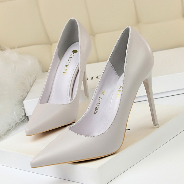Fashionable high heels stiletto heels with extremely high heels