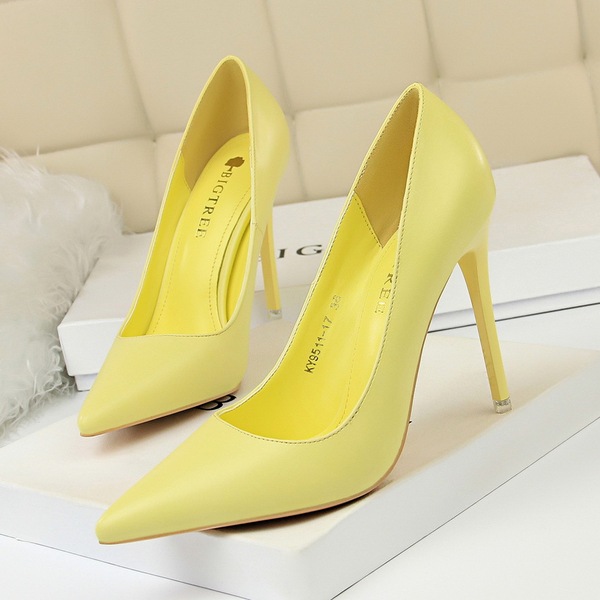 Fashionable high heels stiletto heels with extremely high heels