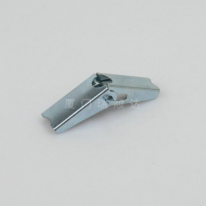 A large amount of spot elastic hardware stamping parts hardware…