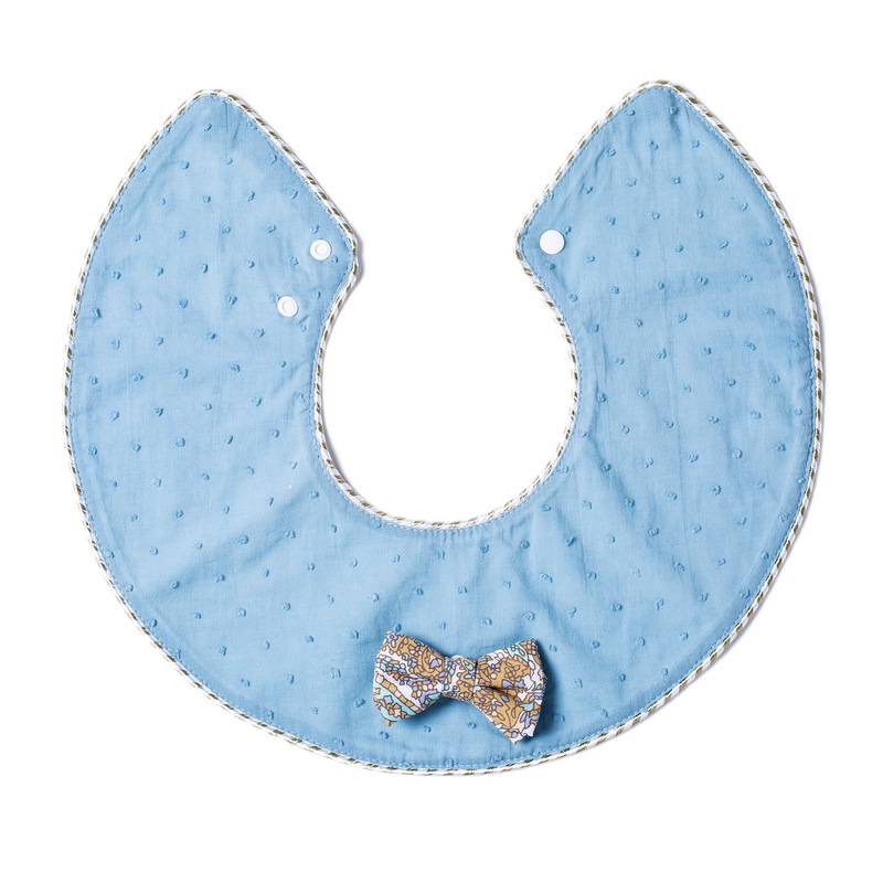 파란 나비 넥타이