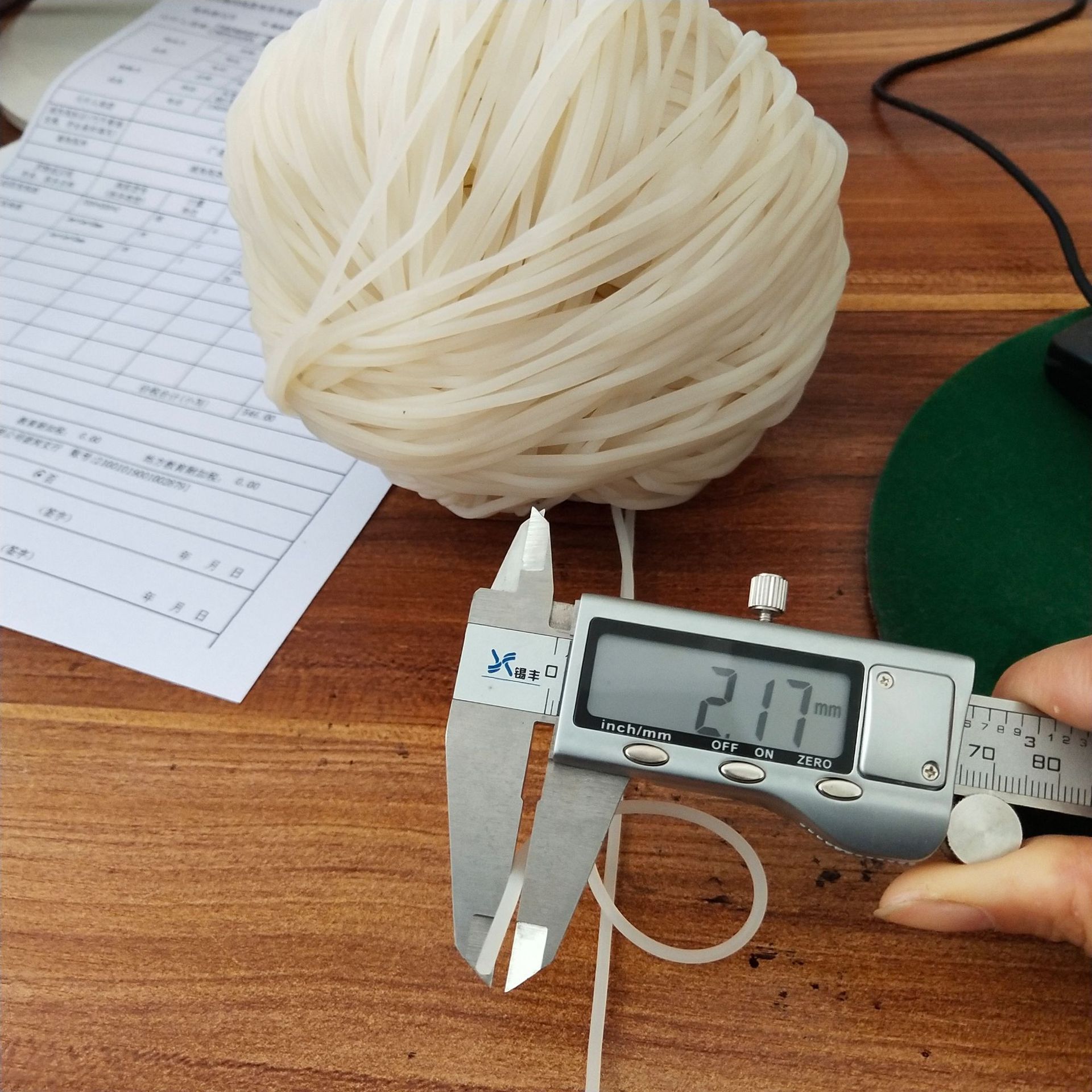 2.1 2.2 2.3 2.4 2.5 2.6 2.7 2.8 2.9MM 耐高温硅胶密封条防水条