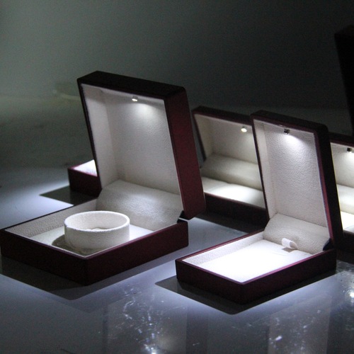 Wholesale LED spotlight proposal jewelry box jewelry packaging box pendant bracelet ring necklace jewelry box