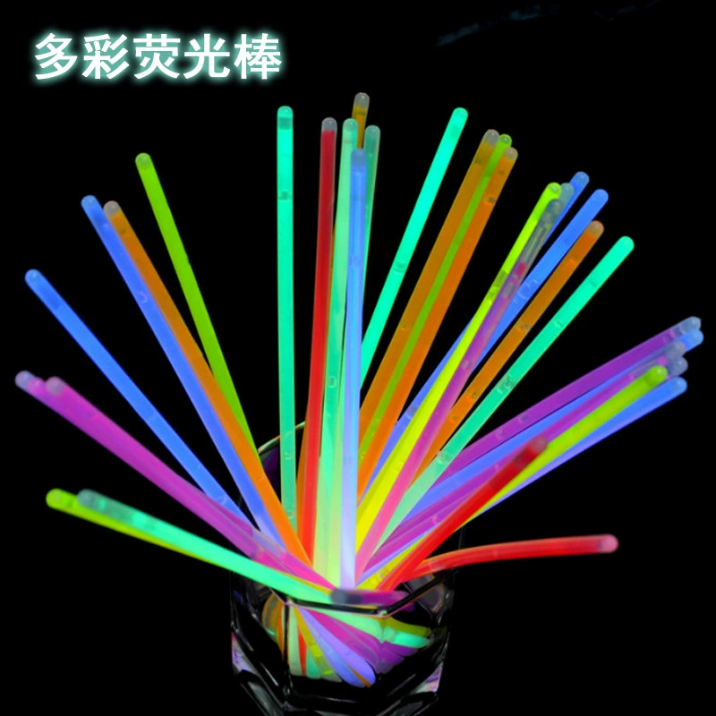 Производители светящихся палочек оптом поставляют светящиеся подарки для концертов, вечеринок и мероприятий, необходимые для поддержки на уличных киосках.
