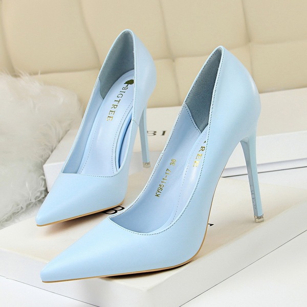 Fashionable high heels stiletto heels with extremely high heels