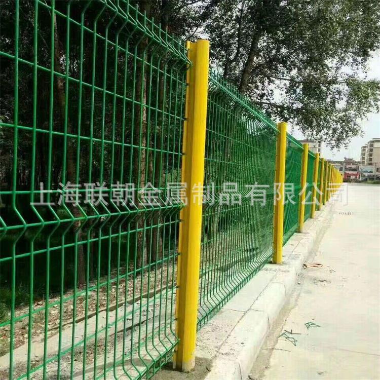 上海金属丝网厂 桃型柱护栏网 园林绿化带用网 机场防护网现货