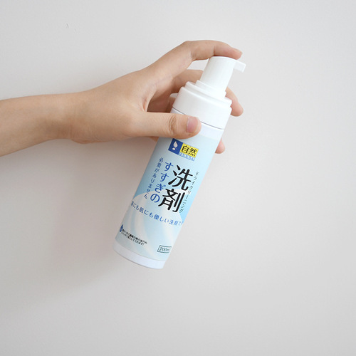Down jacket dry cleaning agent, no-wash clothing detergent, foam detergent spray, no-wash to remove oil stains