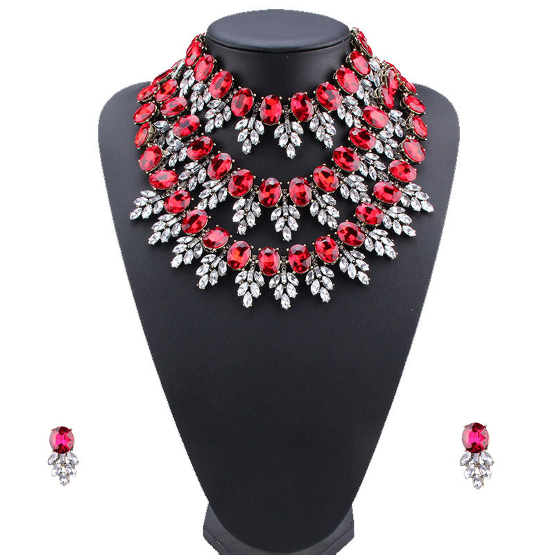Short necklace