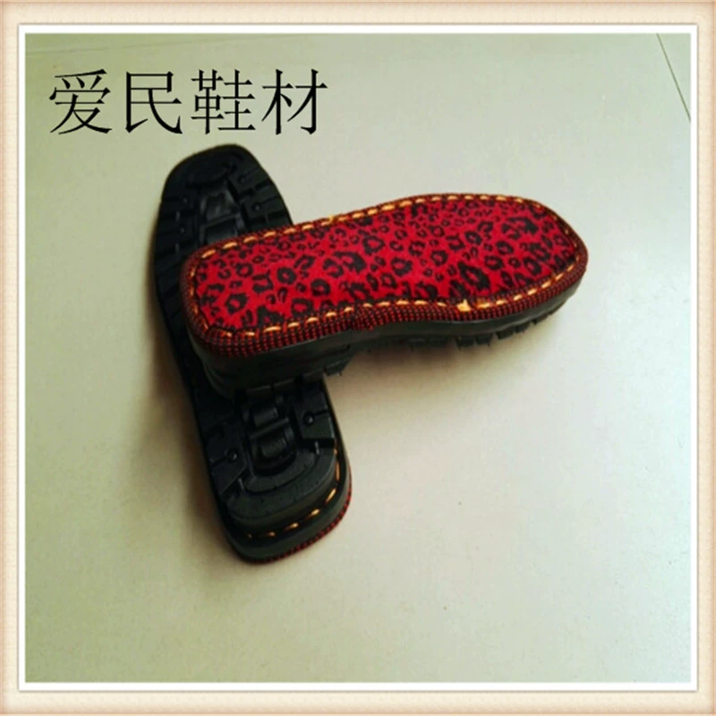 Военные сапоги шелковые подошвы поставляют различные спецификации новая зимняя хлопчатобумажная обувь нескользящая и износостойкая ручная крючок для прямой подошвы