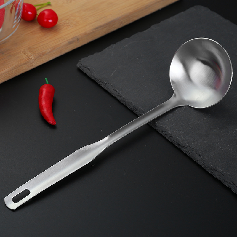 304 cuchara de sopa de acero inoxidable colador hogar caliente olla cuchara colador sopa cuchara cocina mango largo cocina sopa Shell regalo cuchara