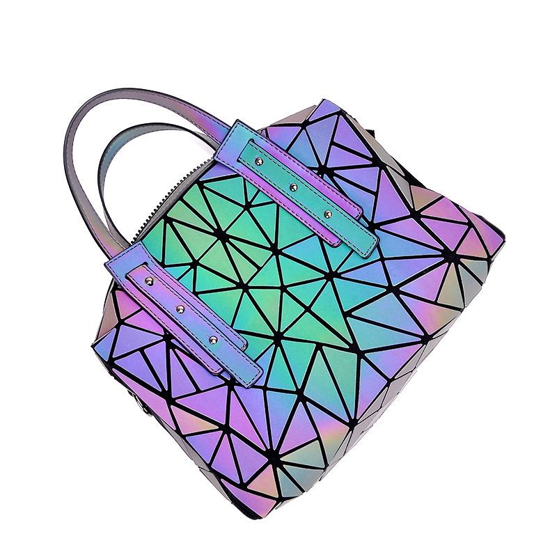 2025 factory direct fashion hand-held shoulder double-use bag small crowd commuting geometric luminous stitching rhombus bag
