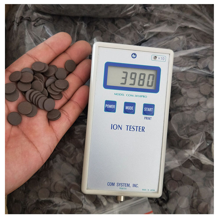 供应保健服饰用各种远红外能量石 包胶 包纱用锗石小圆片