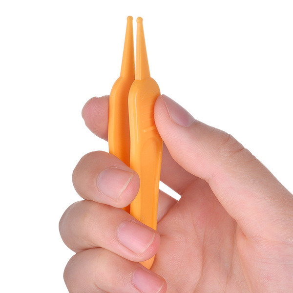 Children's medical hygienic tweezers for nose