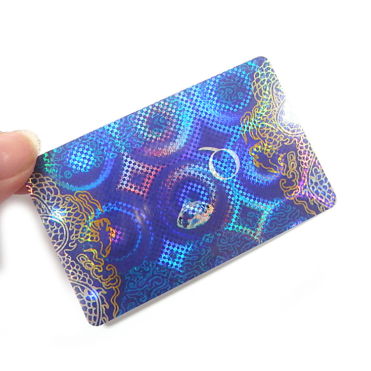 深圳卡厂供应全新PVC料4色印刷加变动数据条码二维码的镭射PVC卡