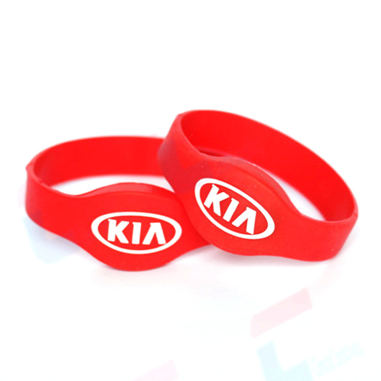 供应注入HF芯片表面丝印LOGO及流水号的乐园用RFID防水硅胶手环