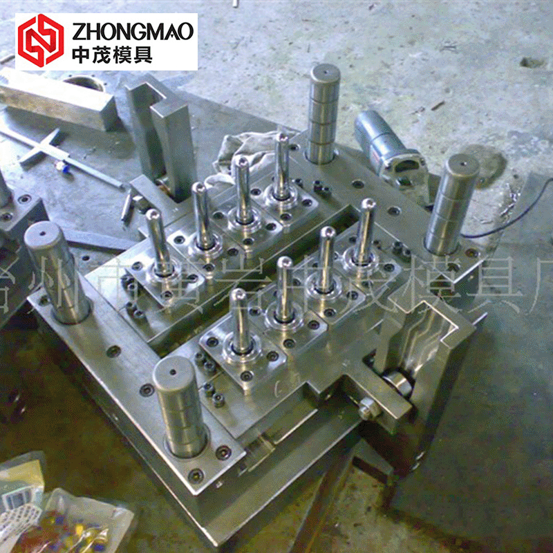 工厂直售 28口35克一出八PET瓶坯模具