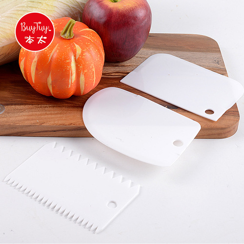 Colorful plastic three-piece scraper set, trapezoidal flour cutting scraper, toothed cake roll, cream scraper