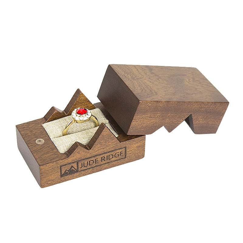 厂家直销新款设计磁性木制戒指礼盒胡桃木创意包装礼品木盒