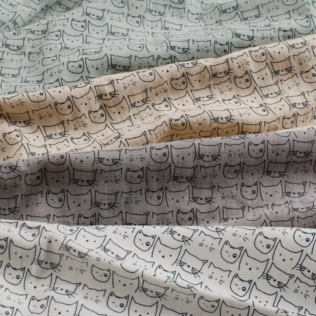 2023 Новый продукт Ткань с принтом Китти Полностью хлопковая ткань для стирки воды Категория A Детская одежда Пижамы платье Ткань