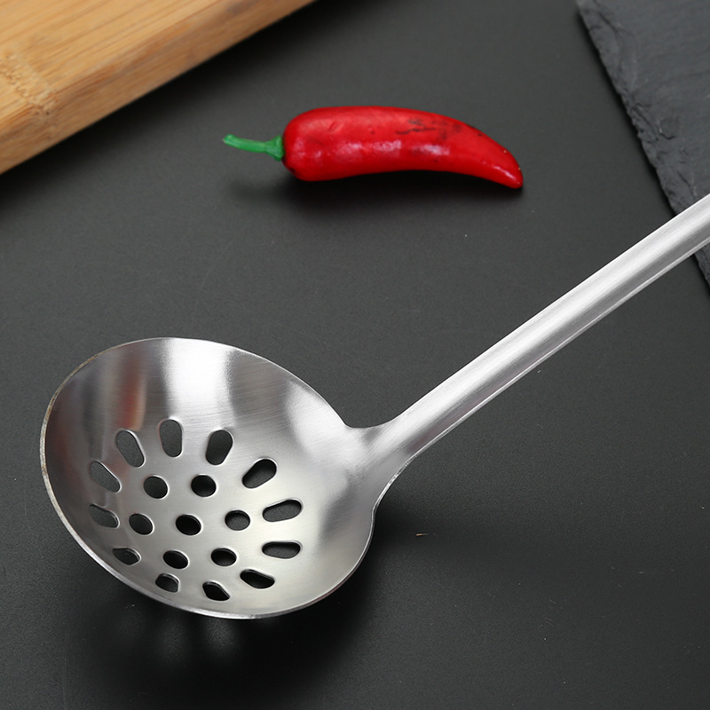 304 cuchara de sopa de acero inoxidable colador hogar caliente olla cuchara colador sopa cuchara cocina mango largo cocina sopa Shell regalo cuchara