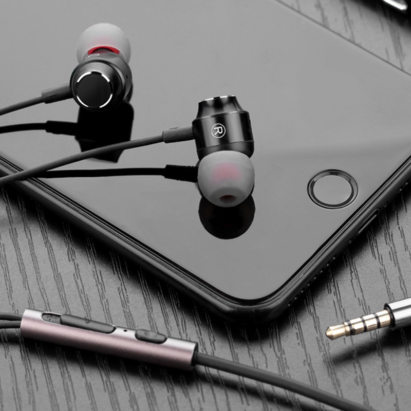 Fábrica pelo recto metal en la oreja los auriculares subwoofer teléfono móvil ordenador TYPE-C boca plana en la acción al por mayor