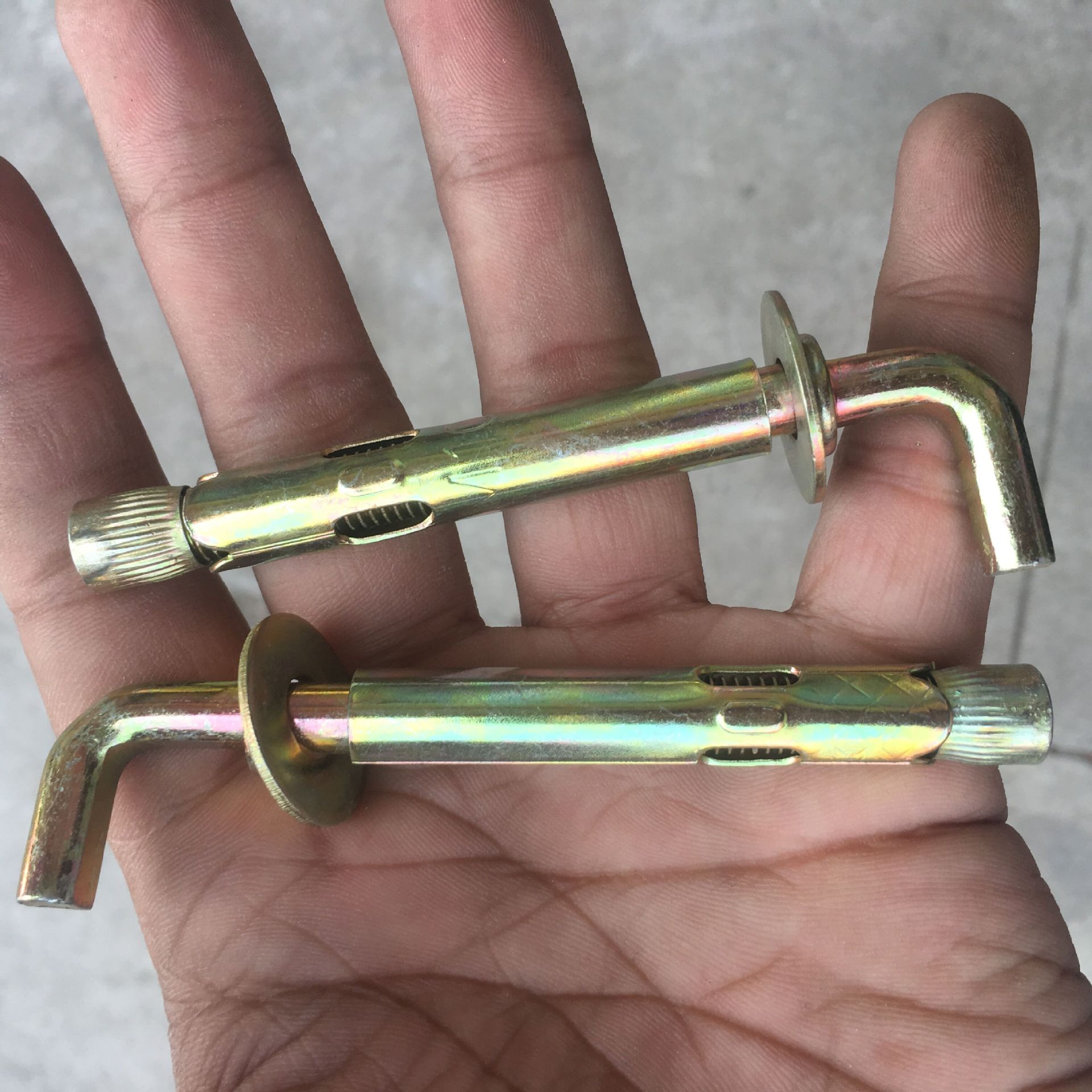 大量批发热水器膨胀钩 镀彩热水器挂钩 热水器专用七字膨胀螺丝