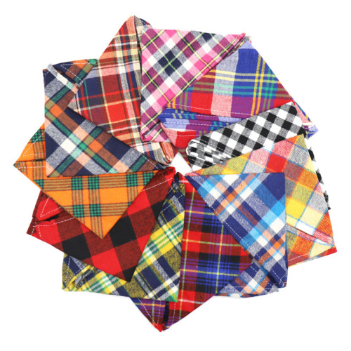 New 30-color thickened Scottish velvet plaid triangle towel baby saliva towel can be combined with pet triangle towel