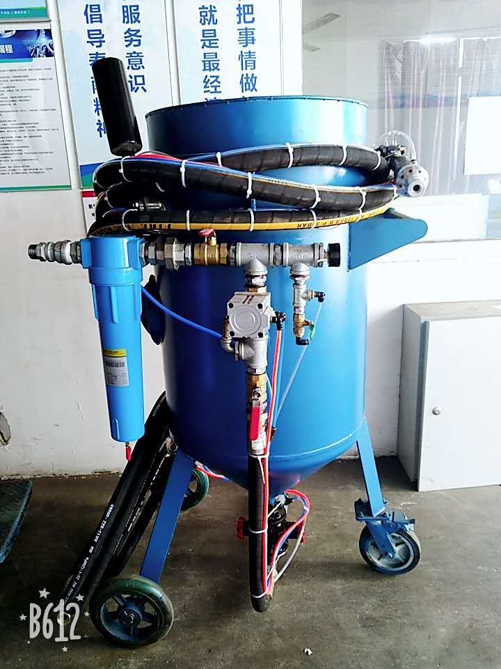 开放式高压喷砂机 移动式除锈户外喷砂机 加压除锈喷砂罐