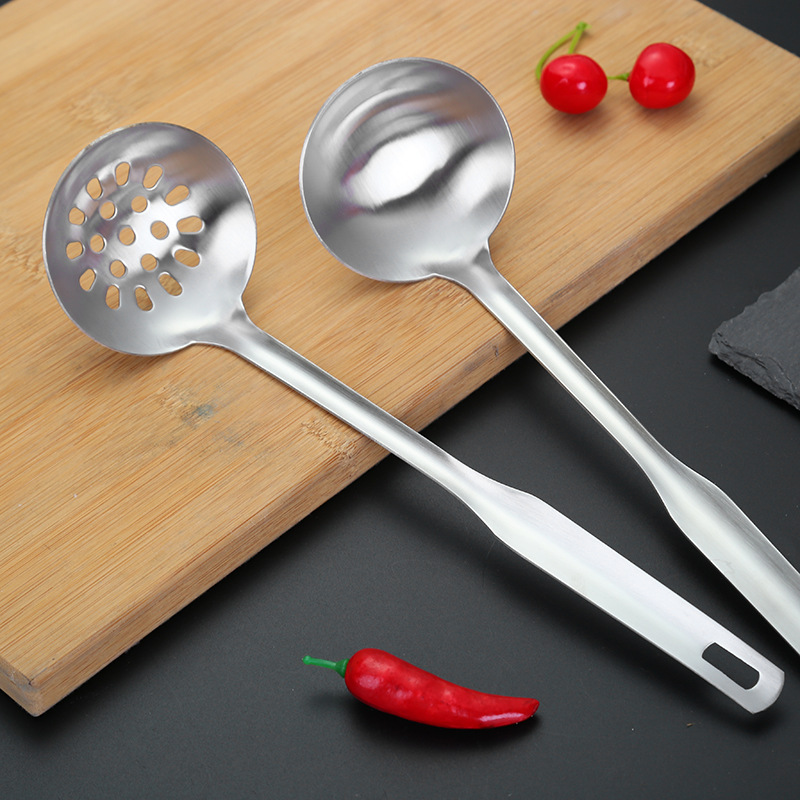 304 cuchara de sopa de acero inoxidable colador hogar caliente olla cuchara colador sopa cuchara cocina mango largo cocina sopa Shell regalo cuchara