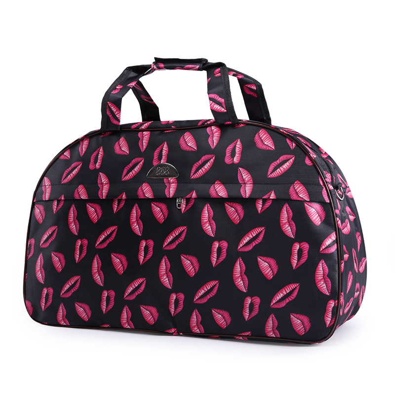 빨간 입술과 검은 배경